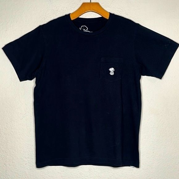 Uniqlo X Kaws X Peanuts Snoopy Patch Black Pocket Short Sleeve Tee Shirt Small - Picture 2 of 8